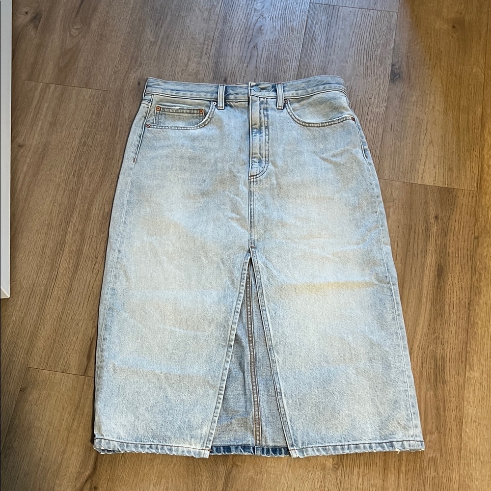 Aritzia Denim Forum The 90s Halle Skirt size 30